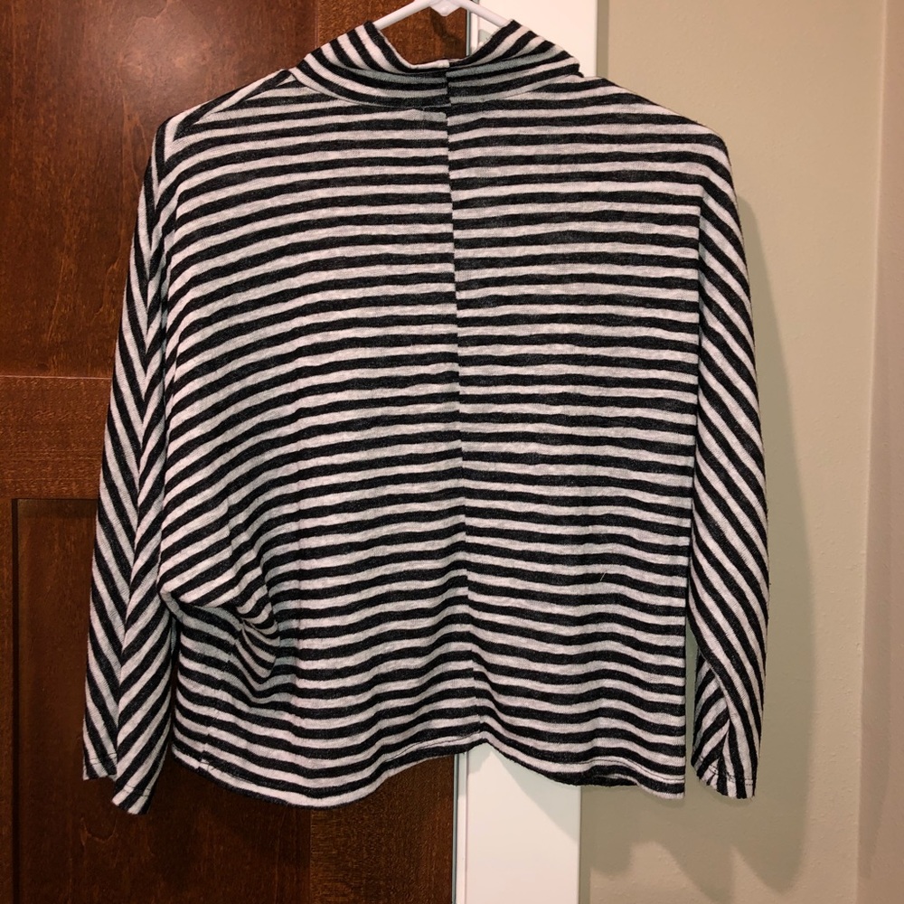 Turtle Neck - Picture 2 of 3